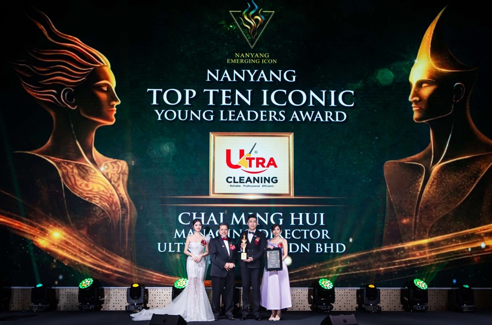 Ultra Group receiving Nanyang award